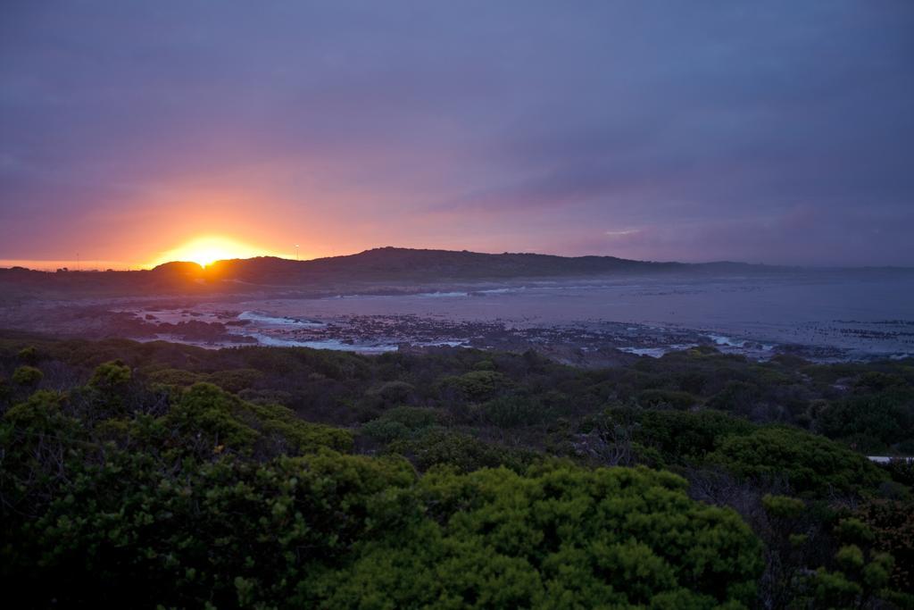 Schulphoek House Hermanus Exterior foto Sunset over the town of Port Lincoln
